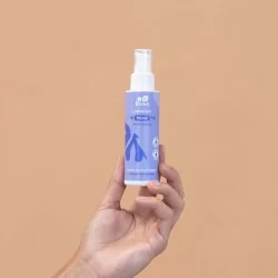 Lubrifiant intime longue durée Bio au monoi dans la main