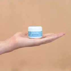 Baume anal relaxant Bio dans la main