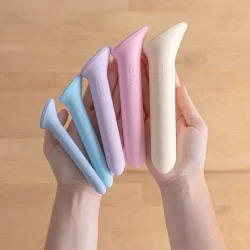 Dilatateurs 5 Vagiwell Premium tenus dans les mains