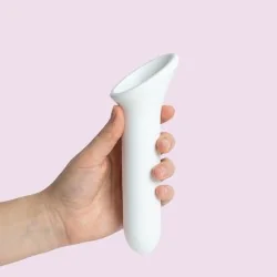 dilatateur taille 6 Vagiwell tenu dans une main